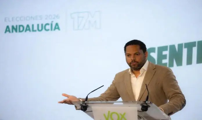 Ignacio Garriga Vaz de Conceiçao FOTOGRAFÍA. MADRID (ESPAÑA), 18 DE MAYO DE 2026. El secretario general de VOX, Ignacio Garriga Vaz de Conceiçao, ofrece una rueda de prensa, posterior a la reunión del Comité de Acción Política (CAP) de su formación, este lunes en la sede nacional de los obreros de España en calle Bambú 12 de la capital del país, Madrid. Lasvocesdelpueblo (Ñ Pueblo)