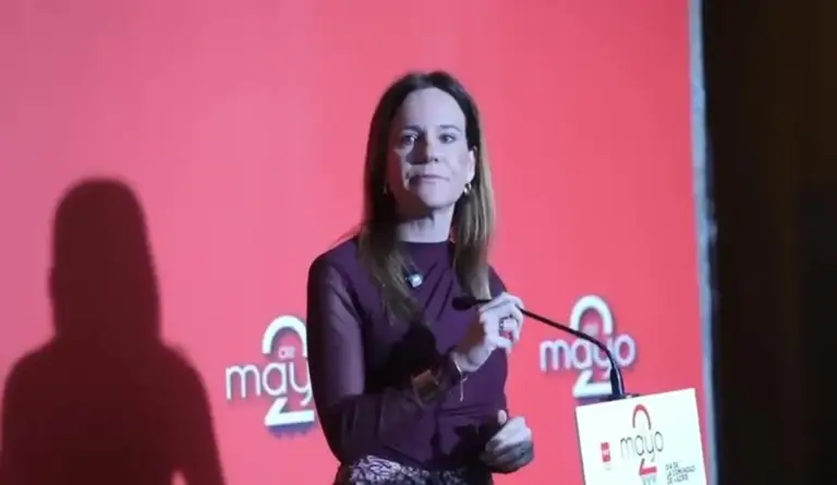 FOTOGRAFÍA. MADRID (ESPAÑA), 02 DE MAYO DE 2026. Isabel invoca el espíritu del 2 de Mayo frente a la invasión del extranjero. La portavoz de VOX en la Asamblea de Madrid y portavoz nacional de Agenda España de VOX, Isabel La Buena (Isabel Pérez Moñino-Aranda), durante una declaración institucional dentro de los actos del Día de la Comunidad de Madrid, el Dos de Mayo. Lasvocesdelpueblo (Ñ Pueblo)