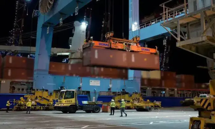 FOTOGRAFÍA. ASHDOD (ISRAEL), 30 DE ABRIL DE 2026. Israel ha recibido más de 115.600 toneladas de equipo militar en 403 transportes aéreos y 10 transportes marítimos. En una operación logística global a gran escala, dos buques de carga atracaron en los puertos de Ashdod (Israel) y Haifa (Israel), transportando miles de municiones aéreas y terrestres, camiones militares, vehículos tácticos ligeros conjuntos (JLTV) y equipo militar adicional. Lasvocesdelpueblo (Ñ Pueblo)