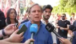 FOTOGRAFÍA. SANTA COLOMA DE GRAMANET (BARCELONA) ESPAÑA, 28 DE MAYO DE 2026. Stop Islamización de Santa Coloma de Gramanet: VOX no se va a callar. El portavoz de VOX en el Parlamento de Cataluña y presidente del Comité Ejecutivo Provincial (CEP) en Barcelona, Joan Garriga Doménech; junto al presidente del CEP de Tarragona y portavoz adjunto en el Parlament de Catalunya, Sergio Macián de Greef; la presidente del Grupo Municipal de VOX en el Ayuntamiento de Mataró y diputada en el Parlament de Catalunya, Mònica Lora Cisquer; y uno de los dos concejales [Juan Carlos Segura Just y Aitor Navarro Horna] del Grupo Municipal de VOX Ayuntamiento de Santa Coloma de Gramanet, Aitor Navarro Horna; ha atendido a los medios de comunicación en Santa Coloma de Gramenet antes de liderar la manifestación de su formación contra la islamización y la inmigración masiva. Lasvocesdlepueblo (Ñ Pueblo)