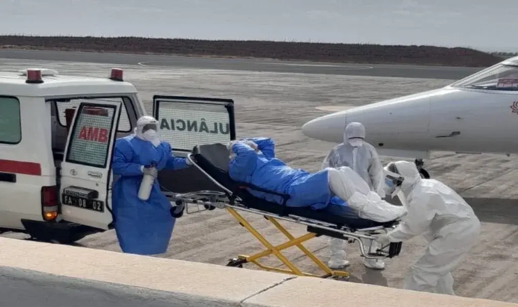 FOTOGRAFÍA. PRAIA (CABO VERDE), 06 DE MAYO DE 2026. La OMS dice que los contagiados por hantavirus están a Países Bajos. Las autoridades sanitarias de Cabo Verde, país del continente África, evacúan del polémico crucero MV Hondius a los contagiados por el hantavirus y facilitan su traslado a los Países Bajos, con la colaboración de la Organización Mundial de la Salud (OMS) y de Países Bajos. OMS/Lasvocesdelpueblo (Ñ Pueblo)