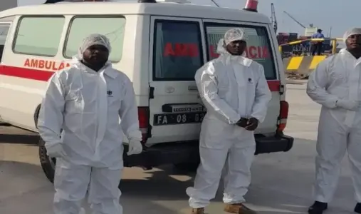 FOTOGRAFÍA. PRAIA (CABO VERDE), 06 DE MAYO DE 2026. La OMS confirma cinco contagios por hantavirus y otros cuatro sospechosos. La OMS dice que los contagiados por hantavirus están a Países Bajos. Las autoridades sanitarias de Cabo Verde, país del continente África, evacúan del polémico crucero MV Hondius a los contagiados por el hantavirus y facilitan su traslado a los Países Bajos, con la colaboración de la Organización Mundial de la Salud (OMS) y de Países Bajos. OMS/Lasvocesdelpueblo (Ñ Pueblo)