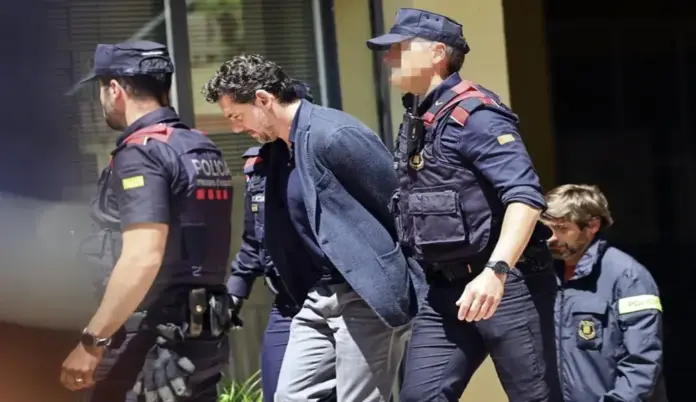 FOTOGRAFÍA. BARCELONA (CATALUÑA) ESPAÑA, 19 DE MAYO DE 2026. La defensa: La causa contra el hijo del fundador de 'Mango' no tiene ningún recorrido. Jonathan Andic, hijo del fundador de Mango, İsak Andiç Ermay (Isak Andic), ha llegado poco antes de la una del mediodía a los juzgados de Martorell (Barcelona) para comparecer ante la juez que instruye la causa por la muerte del empresario, tras ser detenido esta mañana por los Mossos d'Esquadra. Efe