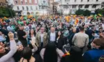 FOTOGRAFÍA. CÓRDOBA (ANDALUCÍA) ESPAÑA, 12 DE MAYO DE 2026. Multitudinario baño de masas de Abascal junto a Gavira y Pepa Millán en Córdoba. El presidente de VOX y de Patriots of Europe, Santiago Abascal Conde; ha protagonizado este martes un multitudinario acto en Córdoba ante "más de 3.000 personas", según datos oficiales de la organización a Lasvocesdelpueblo, junto al candidato de VOX a la Presidencia de la Junta de Andalucía, Manuel Gavira Florentino; y la portavoz de VOX en el Congreso de los Diputados, María José Rodríguez de Millán Parro (Pepa Millán); en la recta final de la campaña de las elecciones andaluzas del 17 de mayo. Lasvocesdelpueblo (Ñ Pueblo)
