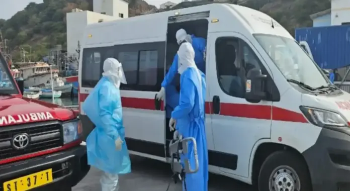 FOTOGRAFÍA. PRAIA (CABO VERDE), 06 DE MAYO DE 2026. PNL VOX para garantizar trazabilidad de contactos y protección frente al hantavirus. Detalle de una evacuación médica de personas presuntamente infectadas por hantavirus (Cabo Verde, 6 de mayo de 2026). OMS/Lasvocesdelpueblo (Ñ Pueblo)