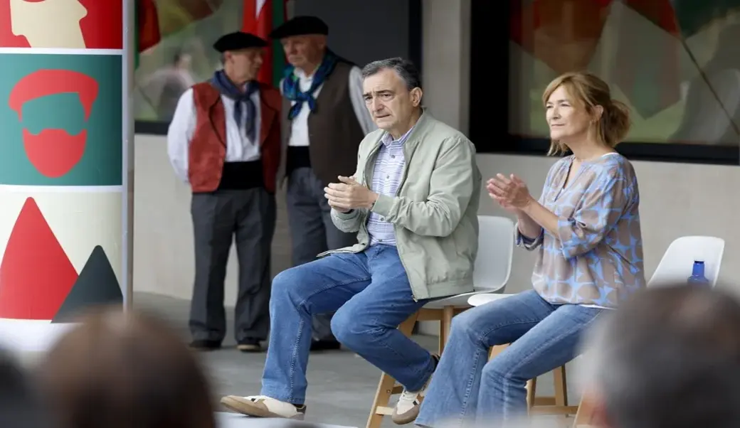FOTOGRAFÍA. LASARTE-ORIA (GUIPÚZCOA) LAS VASCONGADAS (ESPAÑA), 30 DE MAYO DE 2026. PNV: El caso Zapatero y caso Leire hacen imposible la gobernabilidad. El presidente de la formación separatista vascongada Partido Nacionalista Vasco (PNV), Aitor Esteban Bravo (i); participa en la inauguración de la nueva sede de esta organización política de la antiEspaña en el municipio español de Lasarte-Oria (Guipuzcoa), Comunidad Autónoma de las Vascongadas, España. Efe 