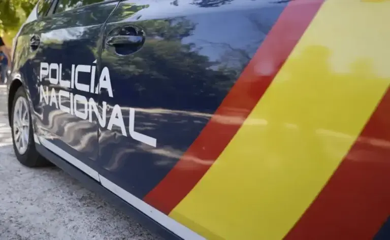 FOTOGRAFÍA. GRANADA (ANDALUCÍA) ESPAÑA, 15 DE MAYO DE 2026. Arrestado el policía que echó sustancia en la copa de una mujer cuando ella fue al baño. Detalle de un coche patrulla del Cuerpo Nacional de la Policía de España. Efe