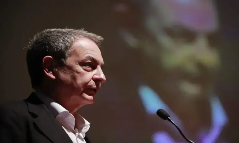 FOTOGRAFÍA. ANDALUCÍA (ESPAÑA), 23 DE ABRIL DE 2026. El juez: Había una Vía Ábalos y otra Vía Zapatero, está última dio frutos. El expresidente del Gobierno de España, hombre de confianza del presidente del Gobierno y líder del Partido Socialista Pedro Sánchez Pérez-Castejón y exsecretario general del PSOE, José Luis Rodríguez Zapatero. Efe