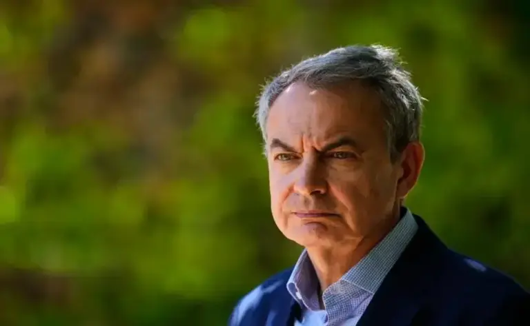 FOTOGRAFÍA. TERRASSA (BARCELONA) CATALUÑA (ESPAÑA), 16 DE MAYO DE 2023. El imputado Zapatero: Toda mi actividad pública y privada es legal. El imputado Zapatero: Toda mi actividad pública y privada es legal. El expresidente del Gobierno de España y exsecretario general del Partido Socialista (PSOE), José Luis Rodríguez Zapatero, durante el acto que el PSOE catalán, Partit dels Socialistes de Catalunya (PSC), ha celebrado este martes en Terrassa (Barcelona). Efe
