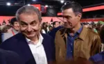 FOTOGRAFÍA. ESPAÑA, AÑO 2026. El expresidente del Gobierno de España y exsecretario general del Partido Socialista (PSOE), José Luis Rodríguez Zapatero; junto al presidente del Gobierno de España y secretario general del PSOE, Pedro Sánchez Pérez-Castejón (d), durante un acto de la formación socialista. Efe