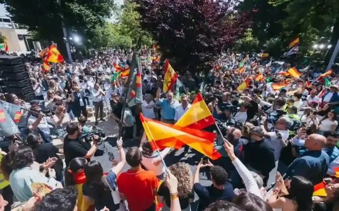 JAÉN (ANDALUCÍA) ESPAÑA, 01 DE MAYO DE 2026. El candidato de VOX a la Presidencia de la Junta de Andalucía, Manuel Gavira Florentino; el presidente de VOX y Patriots of Europe, Santiago Abascal Conde; y el secretario general del sindicato para la Defensa de los Trabajadores de España SOLIDARIDAD, Jordi Albert de la Fuente Miró (Jordi de la Fuente), participan este viernes en el primer acto público de campaña electoral del 17M Elecciones Andalucía 2026 en jaén, coincidiendo con el 1 de Mayo (Día Internacional de los Trabajadores). Lasvocesdlepueblo (Ñ Pueblo)