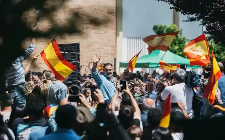 JAÉN (ANDALUCÍA) ESPAÑA, 01 DE MAYO DE 2026. El candidato de VOX a la Presidencia de la Junta de Andalucía, Manuel Gavira Florentino; el presidente de VOX y Patriots of Europe, Santiago Abascal Conde; y el secretario general del sindicato para la Defensa de los Trabajadores de España SOLIDARIDAD, Jordi Albert de la Fuente Miró (Jordi de la Fuente), participan este viernes en el primer acto público de campaña electoral del 17M Elecciones Andalucía 2026 en jaén, coincidiendo con el 1 de Mayo (Día Internacional de los Trabajadores). Lasvocesdlepueblo (Ñ Pueblo)