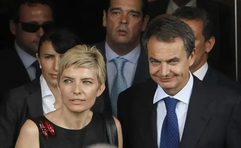 FOTOGRAFÍA. MADRID (ESPAÑA), 29 DE JUNIO DE 2011. María Sonsoles Espinosa Díaz (i), esposa del expresidente del Gobierno de España y exsecretario general del Partido Socialista (PSOE), José Luis Rodríguez Zapatero (d), comparte una cuenta bancaria con su marido que, entre 2020 y 2025, ingresó un total de 1,5 millones de euros procedentes de la organización criminal de su esposo José Luis Rodríguez Zapatero —transferencias de empresas de la trama de tráfico de influencias investigada en el caso Plus Ultra/Caso Zapatero—. Efe