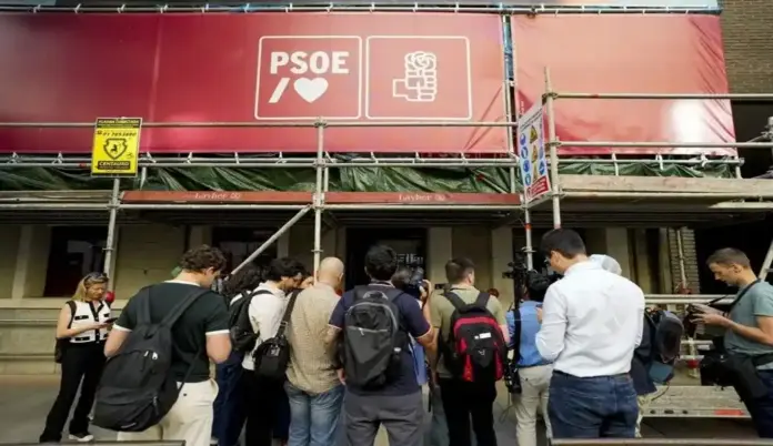 uco, sede PSOE FOTOGRAFÍA. MADRID (ESPAÑA), 27 DE MAYO DE 2026. Agentes de la Unidad Central Operativa (UCO) de la Guardia Civil se encuentran en la sede central del PSOE en la calle Ferraz de Madrid. Efe