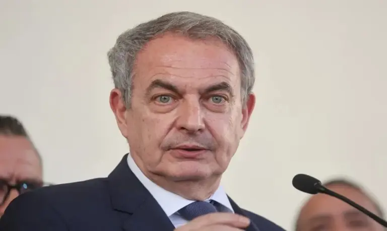 FOTOGRAFÍA. SEVILLA (ANDALUCÍA), 17 DE MARZO DE 2026. Una querella de VOX originó la investigación de la organización criminal de Zapatero. El expresidente del Gobierno de España y exsecretario general del Partido Socialista (PSOE), José Luis Rodríguez Zapatero. Efe