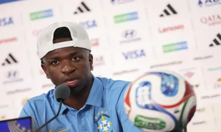 FOTOGRAFÍA. EAST RUTHERFORD (NUEVA JERSEY) ESTADOS UNIDOS DE AMÉRICA, 12 DE JUNIO DE 2026. 5 claves Día 3 Mundial 2026: Haití regresa 52 años después, Brasil sin o con Neymar. El futbolista brasileño Vinícius José Paixão de Oliveira Júnior "Vinicius Jr", durante la rueda de prensa previa al choque contra Marruecos, en East Rutherford, en el Estado de Nueva Jersey, Estados Unidos de América, EEUU. Efe