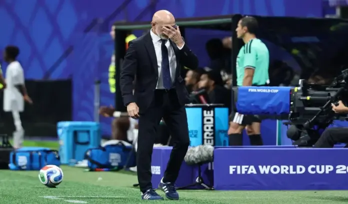 España, Cabo Verde, Mundial 2026 FOTOGRAFÍA. ATLANTA (ESTADO DE GEORGIA) ESTADOS UNIDOS DE AMÉRICA, EEUU, 15 DE JUNIO DE 2026. Como si fuera un laberinto el estadio de Atlanta. El seleccionador de España, Luis de la Fuente (c) durante el partido del grupo H del Mundial 2026 entre España y Cabo Verde, este lunes en el Estadio Atlanta. Efe