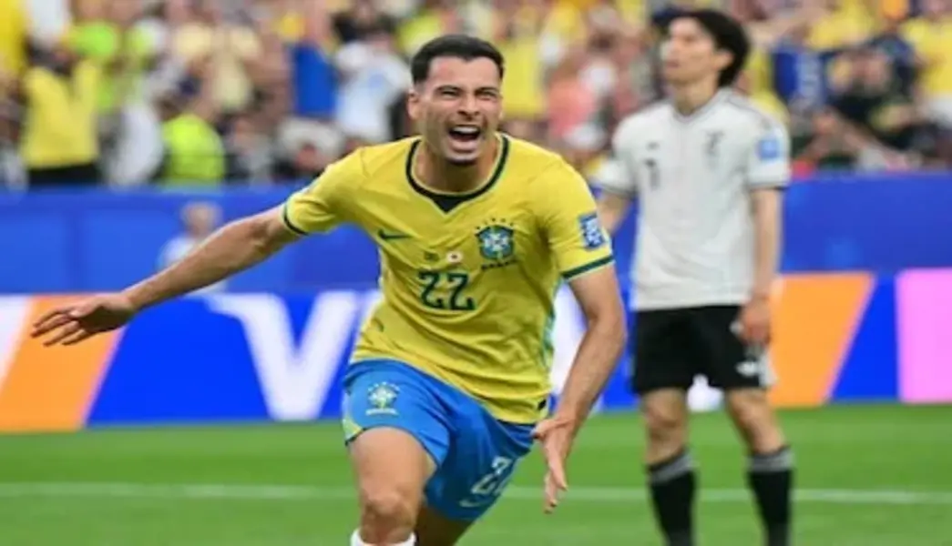 FOTOGRAFÍA. HOUSTON (ESTADOS UNIDOS DE AMÉRICA, EEUU), 29 DE JUNIO DE 2026. Brasil pasa a los octavos de final en un final de infarto ante Japón 2-1. Gabriel Martinelli, de Brasil, celebra tras marcar el gol durante el partido del Mundial de la FIFA 2026. Efe