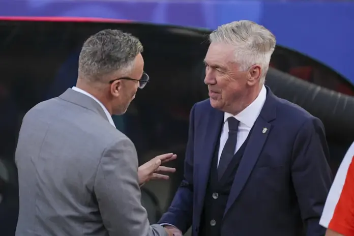 FOTOGRAFÍA. NEWARK (NUEVA JERSEY) ESTADOS UNIDOS DE AMÉRICA, EEUU, 13 DE JUNIO DE 2026. Ancelotti: Brasil mejorará en el próximo partido del Mundial 2026. El seleccionador de Brasil, Carlo Ancelotti (d), saluda a su par de Marruecos, Mohamed Ouahbi (i) este sábado antes del partido entre ambas selecciones que culminó con empate a un gol en el inicio del Grupo C del Mundial 2026. Efe