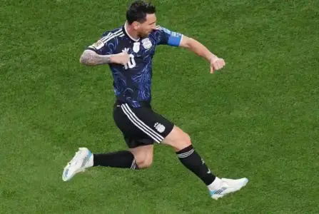 FOTOGRAFÍA. ARLINGTON (ESTADO DE VIRGINIA) ESTADOS UNIDOS DE AMÉRICA, EEUU, 27 DE JUNIO DE 2026. Argentina se impone con comodidad a Jordania 1-3. Lionel Messi descansó una hora y en los restantes 30 minutos anotó un golazo de tiro libre que lo consolidó en Arlington (Texas) con 6 como máximo goleador del torneo y elevó a 19 su récord en la historia de todas las copas. Efe