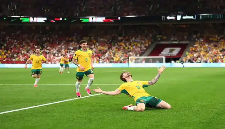 FOTOGRAFÍA. VANCOUVER (COLOMBIA BRITÁNICA) CANADÁ, 14 DE JUNIO DE 2026. Australia protagoniza la sorpresa del Mundial 2026 ante Turquía (2-0). Connor Metcalfe of Australia celebrates his goal with teammates in the second half during the FIFA World Cup 2026 group stage match Australia against Turkey, in Vancouver, Canada, 13 June 2026. Efe