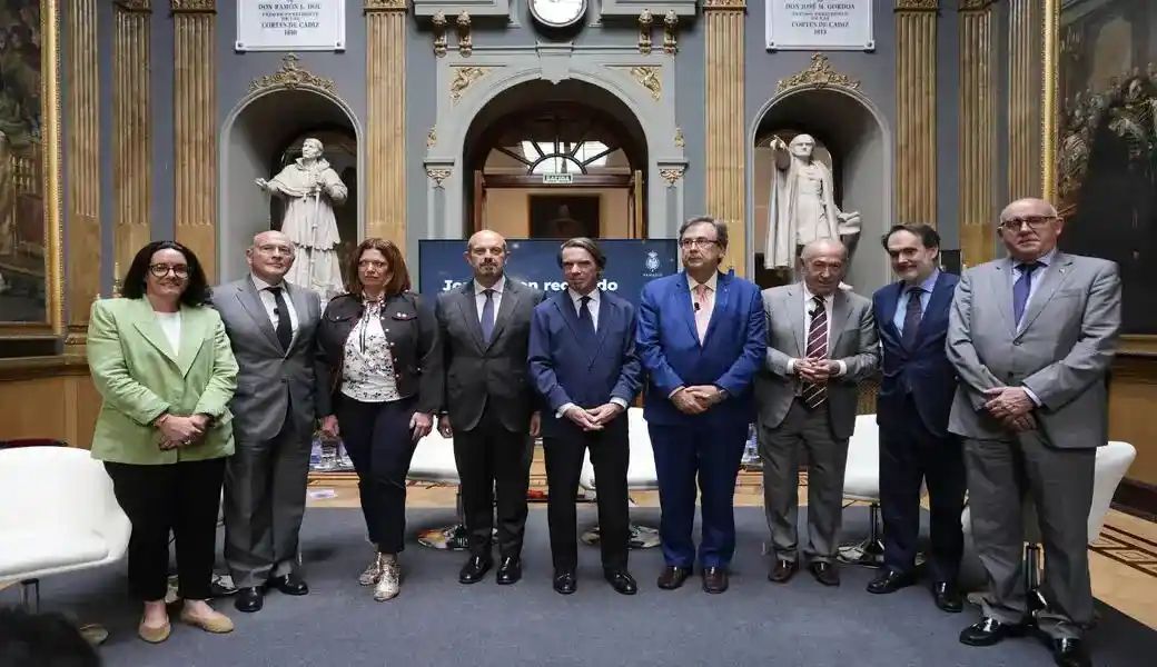 FOTOGRAFÍA. MADRID (ESPAÑA), 23 DE JUNIO DE 2026. Aznar: Está en juego hacer efectiva la derrota de ETA. El expresidente del Gobierno José María Aznar (c), ha intervenido en la Jornada en recuerdo y homenaje a las víctimas del terrorismo, este martes en el Senado. Efe