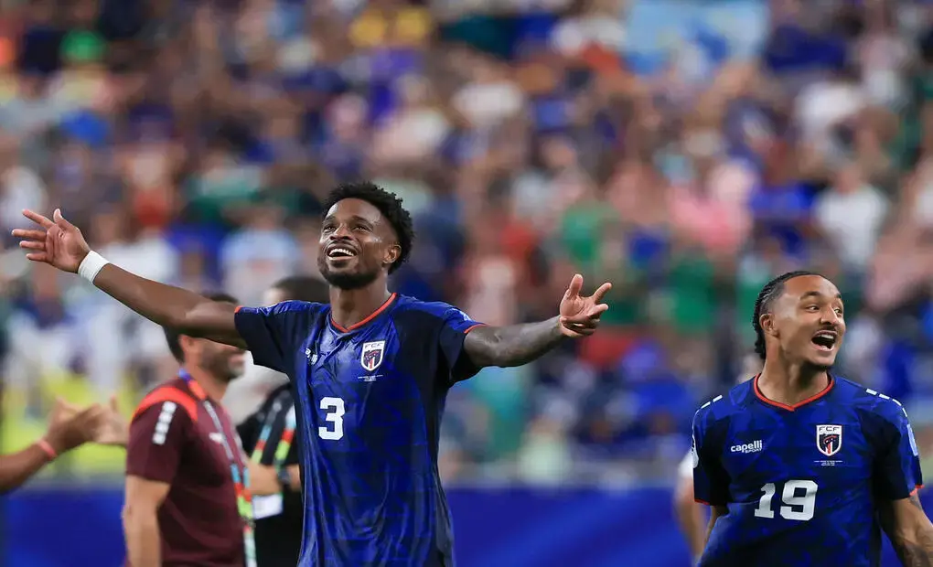 FOTOGRAFÍA. HOUSTON (ESTADO DE TEXAS) ESTADOS UNIDOS DE AMÉRICA, EEUU, 26 DE JUNIO DE 2026. Cabo Verde se clasifica ante Arabia Saudí 0-0 y se cita con Argentina. Jugadores de Cabo Verde celebran este viernes en Houston la histórica clasificación a la primera fase de eliminación directa del Mundial. Efe