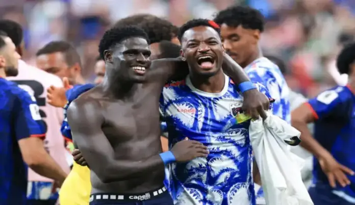 FOTOGRAFÍA. HOUSTON (ESTADO DE TEXAS) ESTADOS UNIDOS DE AMÉRICA, EEUU, 26 DE JUNIO DE 2026. Cabo Verde se clasifica ante Arabia Saudí 0-0 y se cita con Argentina. Jugadores de Cabo Verde celebran este viernes en Houston la histórica clasificación a la primera fase de eliminación directa del Mundial. Efe