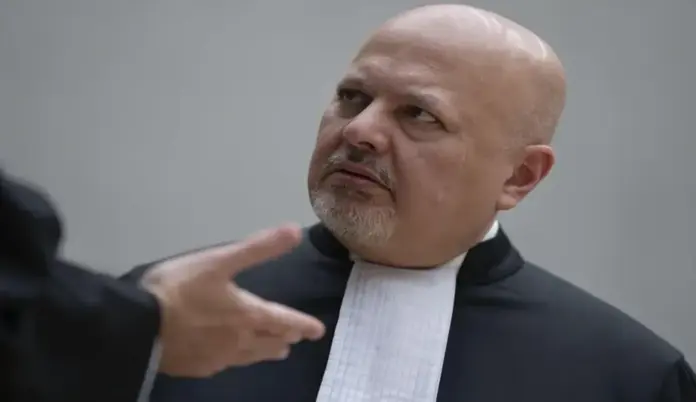 Corte Penal Internacional suspender a su fiscal jefe Karim Khan por conducta sexual inapropiada FOTOGRAFÍA. LA HAYA (PAÍSES BAJOS), 08 DE JUNIO DE 2026. El órgano ejecutivo de la Corte Penal Internacional (CPI) ha decidido este lunes suspender con efecto inmediato al fiscal jefe, Karim Khan, y trasladar a los países miembros la decisión sobre su futuro, en un paso sin precedentes en la institución y tras casi dos años de polémica por acusaciones de conducta sexual inapropiada. Efe