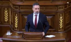 FOTOGRAFÍA. MADRID (ESPAÑA), 24 DE JUNIO DE 2026. Discurso Abascal: ¿Qué hace ahí sentado todavía Pedro Sánchez?. Santiago Abascal Conde (en la imagen), presidente de VOX y Patriots of Europe, registrado este miércoles 24 de junio de 2026 en el Congreso de los Diputados tras la comparecencia del presidente del Gobierno de España y secretario general del Partido Socialista (PSOE), Pedro Sánchez Pérez-Castejón. Lasvocesdelpueblo (Ñ Pueblo)