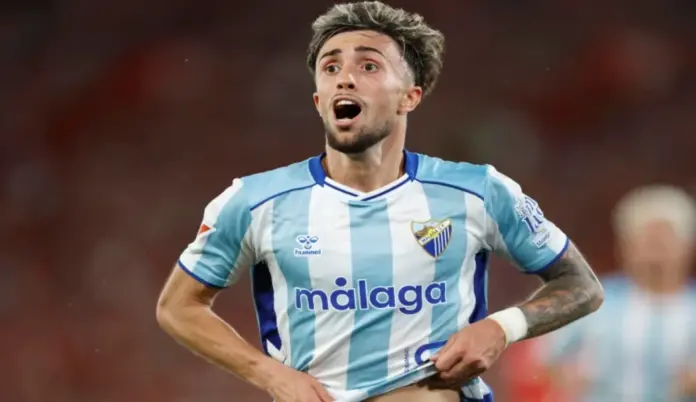 El Málaga asciende a Primera División ante el Almería 1-2, David Larrubia Romano FOTOGRAFÍA. ALMERÍA (ANDALUCÍA) ESPAÑA, 20 DE JUNIO DE 2026. El Málaga asciende a Primera División ante el Almería 1-2. El centrocampista del Málaga, David Larrubia Romano, tras conseguir el segundo gol de su equipo durante el encuentro de vuelta por el ascenso a primera división que disputaron Almería y Málaga en el UD Almería Stadium. Efe