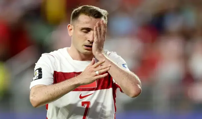 FOTOGRAFÍA. SANTA CLARA (SAN FRANCISCO) ESTADO DE CALIFORNIA (ESTADOS UNIDOS DE AMÉRICA, EEUU), 19 DE JUNIO DE 2026. Eliminación Turquía: Nos sentimos avergonzados, queremos disculparnos. El internacional turco Kerem Akturkoglu, durante el partido disputado por su selección contra Paraguay este viernes, correspondiente al Mundial de Estados Unidos, México y Canadá. Efe
