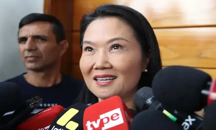 FOTOGRAFÍA. LIMA (PERÚ), 18 DE JUNIO DE 2026. El izquierdista Roberto Helbert Sánchez Palomino (Roberto Sánchez) no reconocerá al Gobierno de Fujimori. En la imagen, Keiko Sofía Fujimori Higuchi (Keiko Fujimori) es una política peruana, de ascendencia japonesa, ​líder del partido patriota de Perú "Fuerza Popular (FP)" y candidata a la Presidencia de Perú en las elecciones de este año 2026, registrada este jueves en rueda de prensa. Efe