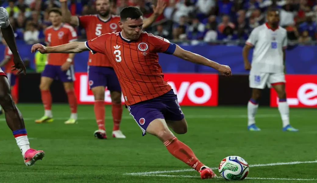 FOTOGRAFÍA. FOXBOROUGH (MASSACHUSETTS) ESTADOS UNIDOS DE AMÉRICA, EEUU, 13 DE JUNIO DE 2026. Escocia delante de Brasil y Marruecos tras vencer a Haití (0-1). Andy Robertson, de Escocia, en acción durante el partido de la fase de grupos de la Copa Mundial de la FIFA 2026 entre Haití y Escocia, en Foxborough, Massachusetts (EEUU). Efe