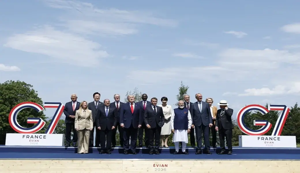 FOTOGRAFÍA. EVIAN-LES-BAINS (FRANCIA), 16 DE JUNIO DE 2026. El G7 acuerda sanciones al petróleo y gas rusos y defensa de Ucrania. Fotografía grupal de líderes y presidentes en la cumbre del G7 celebrada en Évian-les-Bains, en el centro-este de Francia. Efe
