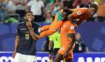 FOTOGRAFÍA. FILADELFIA (ESTADO DE PENSILVANIA) ESTADOS UNIDOS DE AMÉRICA, EEUU, 14 DE JUNIO DE 2026. Gol cruel de Costa de Marfil ante Ecuador 1-0. Ibrahim Sangare (d) y Amad Diallo (arriba), de Costa de Marfil, celebran el triunfo ante Ecuador en el estadio Lincoln Financial Field en Filadelfia (Estados Unidos). Efe