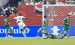 FOTOGRAFÍA. TORONTO (CANADÁ), 26 DE JUNIO DE 2026. Goleada histórica de Senegal ante Irak 5-0. Pape Gueye (2-i) de Senegal anota un gol en un partido del grupo I del Mundial de la FIFA 2026. Efe
