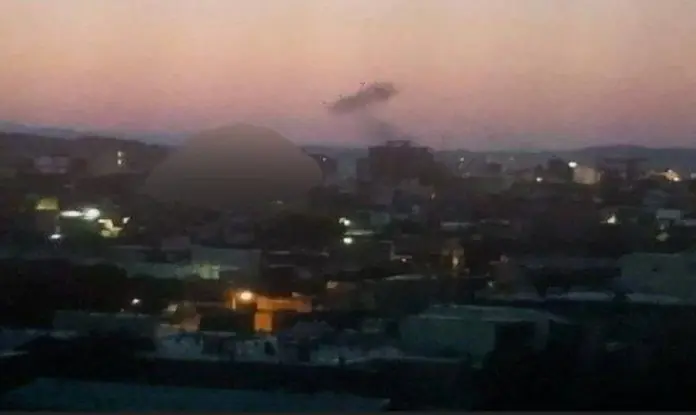 respuesta de Israel en Teherán este lunes 8 de junio de 2026 FOTOGRAFÍA. TEHERÁN (IRÁN), 08 DE JUNIO DE 2026. Israel ataca Irán: Nadie nos va a dictar aquí qué hacer y cómo actuar. Imágenes que muestran impacto de misiles Israelíes contra objetivos terroristas ayatolás en Irán la madrugada de este lunes 8 de junio de 2026. El Ejército del Estado de Israel, Tzáhal, responde a la agresión islamofascista del régimen terrorista ayatolá con una contundente respuesta en suelo soberano de la Persia ocupada, ahora llamada «República Islámica de Irán (RII). La respuesta se ha producido en el «oste y centro de Irán», es decir, probablemente también en la capital de Persia, Teherán. Lasvocesdelpueblo (Ñ Pueblo)
