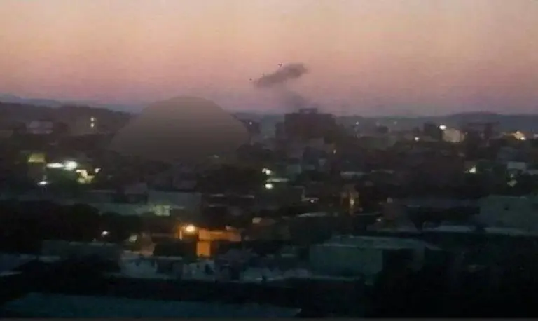 FOTOGRAFÍA. TEHERÁN (IRÁN), 08 DE JUNIO DE 2026. Israel ataca Irán: Nadie nos va a dictar aquí qué hacer y cómo actuar. Imágenes que muestran impacto de misiles Israelíes contra objetivos terroristas ayatolás en Irán la madrugada de este lunes 8 de junio de 2026. El Ejército del Estado de Israel, Tzáhal, responde a la agresión islamofascista del régimen terrorista ayatolá con una contundente respuesta en suelo soberano de la Persia ocupada, ahora llamada «República Islámica de Irán (RII). La respuesta se ha producido en el «oste y centro de Irán», es decir, probablemente también en la capital de Persia, Teherán. Lasvocesdelpueblo (Ñ Pueblo)