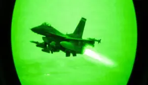 FOTOGRAFÍA. CIELOS DEL ORIENTE MEDIO, 09 DE JUNIO DE 2026. Respuesta proporcional de EEUU a la agresión iraní injustificada. En un comunicado emitido tras la respuesta militar, con más detalles sobre la operación, el Centcom explicó que "Estados Unidos de América completa los ataques en respuesta al ataque de Irán contra un helicóptero Apache". Lasvocesdelpueblo (Ñ Pueblo)
