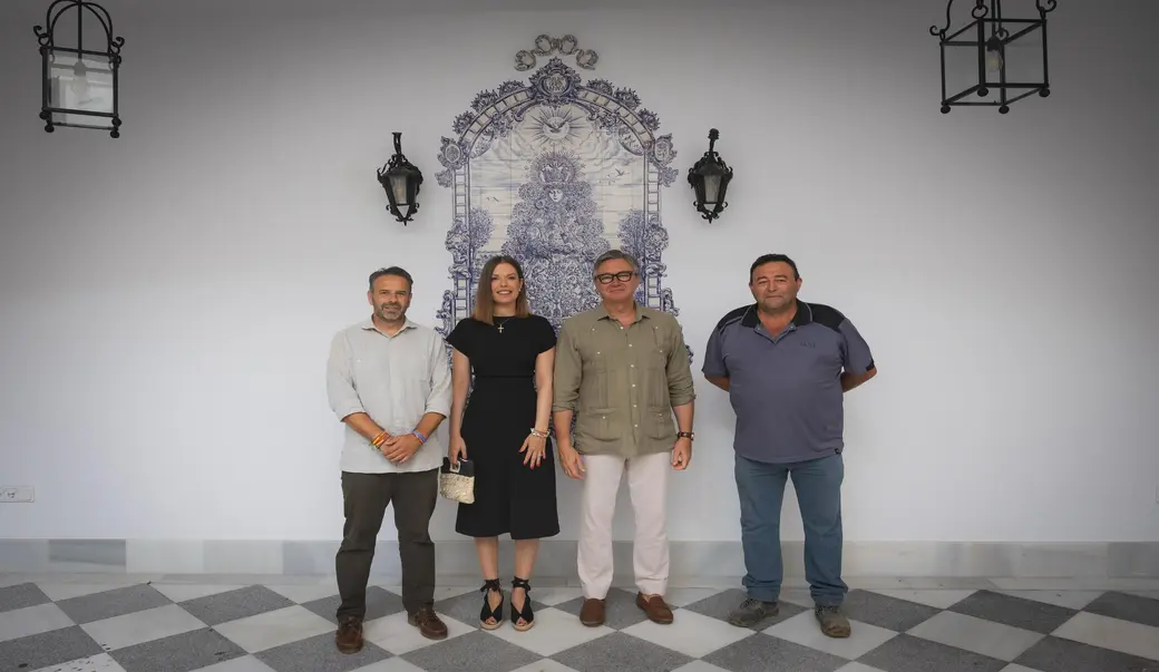 FOTOGRAFÍA. ALMONTE (HUELVA) ANDALUCÍA (ESPAÑA), 26 DE JUNIO DE 2026. Manuel Gavira: La voluntad de trabajo de VOX y PP para un Acuerdo de Gobierno es positiva. El portavoz del Grupo Parlamentario de VOX en el Parlamento de Andalucía, Manuel Gavira Florentino (2 d); asistió hoy a la tradicional Saca de las Yeguas en El Rocío (Almonte) Huelva, Comunidad Autónoma de Andalucía, España. Lasvocesdelpueblo Ñ Pueblo)