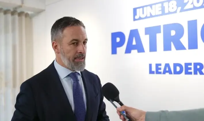 FOTOGRAFÍA. BRUSELAS (BÉLGICA), 18 DE JUNIO DE 2026. El primer gran paso en sentido contrario a la inmigración masiva. El presidente de VOX, Santiago Abascal Conde, participa este jueves en Bruselas en la cumbre de líderes de Patriotas, una reunión convocada para aunar estrategias y mensajes de las principales fuerzas patrióticas europeas ante el Consejo Europeo que se celebra hoy y mañana. Lasvocesdelpueblo (Ñ Pueblo)