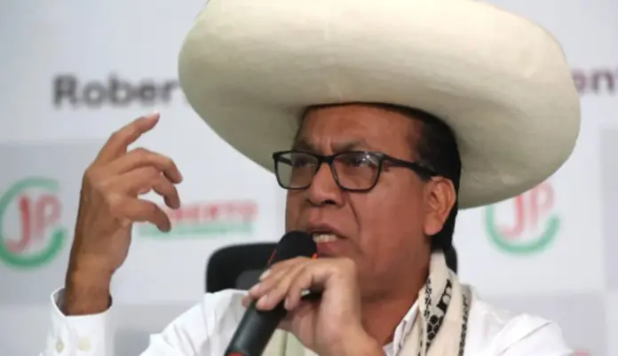Improcedente la solicitud de Roberto Helbert Sánchez Palomino (Roberto Sánchez) contra Keiko Sofía Fujimori Higuchi (Keiko Fujimori) FOTOGRAFÍA. LIMA (PERÚ), 23 DE JUNIO DE 2026. En la imagen, el candidato de la ultraizquierda Roberto Helbert Sánchez Palomino (Roberto Sánchez), candidato por la formación de extrema izquierda "Juntos por el Perú". Roberto Sánchez es también congresista de la República de Perú para el periodo 2021-2026 y fue ministro de Comercio Exterior y Turismo durante el Gobierno cesado del comunista preso por golpear la democracia peruana el pasado 7 de diciembre de 2022, José Pedro Castillo Terrones (Pedro Castillo). Efe