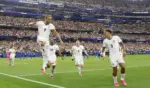 FOTOGRAFÍA. ARLINGTON (ESTADOS UNIDOS DE AMÉRICA, EEUU), 17 DE JUNIO DE 2026. Inglaterra acaba con la resistencia de Croacia 4-2. Harry Kane (i) de Inglaterra celebra un gol de penalti en un partido del grupo L del Mundial de la FIFA 2026. Efe
