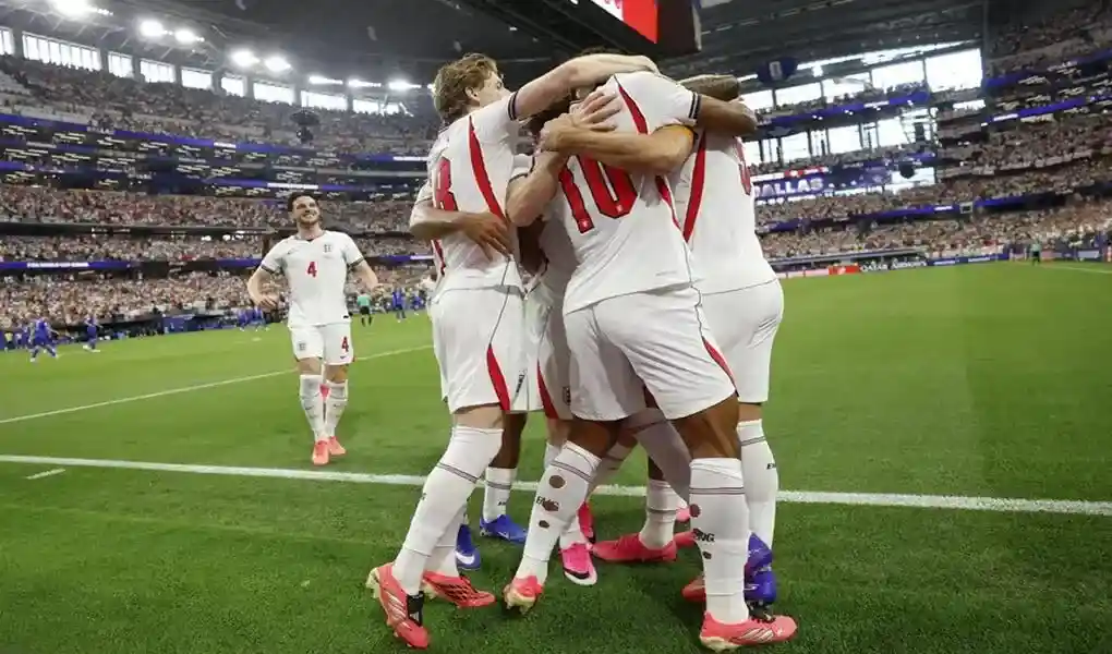 FOTOGRAFÍA. ARLINGTON (ESTADOS UNIDOS DE AMÉRICA, EEUU), 17 DE JUNIO DE 2026. Inglaterra acaba con la resistencia de Croacia 4-2. Jugadores de Inglaterra celebran un gol de penalti en un partido del grupo L del Mundial de la FIFA 2026. Efe