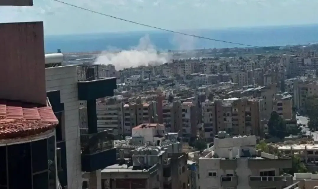 FOTOGRAFÍA. BARRIO DE DAHIEH (BEIRUT) LÍBANO, 07 DE JUNIO DE 2026. Israel ataca objetivos terroristas en Beirut tras sufrir ataque en el norte. Detalle de un lugar del impacto de un misil de precisión de las Fuerzas de Defensa de Israel (FDI) en el barrio de Dahieh, bastión del del grupo islamofascista Hezbolá, en Beirut, Líbano, este domingo, 7 de junio de 2026. Captura vídeo. Lasvocesdelpueblo (Ñ Pueblo)