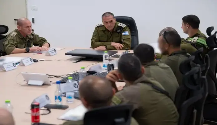 FOTOGRAFÍA. NORTE DE ISRAEL, 14 DE JUNIO DE 2026. Israel continuará golpeando a Hezbolá en el Líbano para protegerse. El jefe del Estado Mayor del Estado de Israel, el general Eyal Zamir, ha mantenido hoy, domingo 14 de junio de 2026, una conversación con los comandantes de las divisiones y brigadas del Mando de la Región Norte. Lasvocesdelpueblo (Ñ Pueblo)