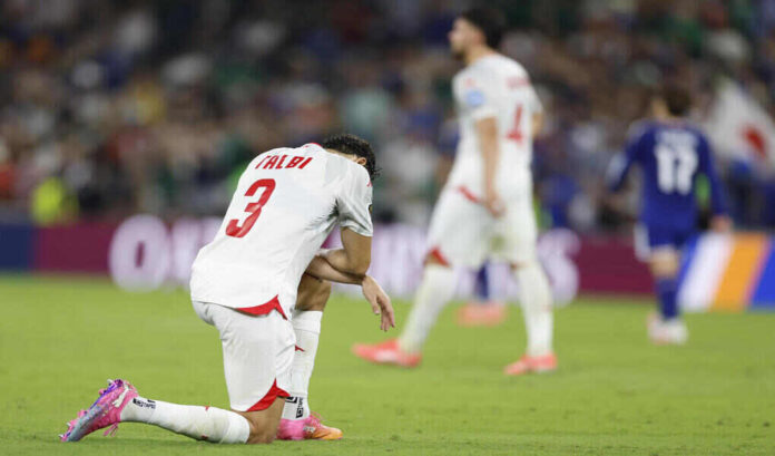 0-4. Japón golea a Túnez en el partido 1.000 de la historia FOTOGRAFÍA. MONTERREY (MÉXICO), 20 DE JUNIO DE 2026. Japón golea por 4-0 a Túnez en Monterrey. Montassar Talbi de Túnez reacciona este sábado, al finalizar un partido del grupo F del Mundial de la FIFA 2026 entre Túnez y Japón en el estadio BBVA en Monterrey (México). Efe