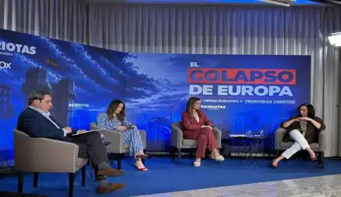 José María Llanos Pitarch, Ainhoa García Flórez y María de los Llanos Massó Linares, Llanos, Ainhoa y Massó señalan a los responsable del colapso de Europa FOTOGRAFÍA. VALENCIA (COMUNIDAD VALENCIANA) ESPAÑA, 06 DE JUNIO DE 2026. Llanos, Ainhoa y Massó señalan a los responsable del colapso de Europa. Los dirigentes de VOX: el portavoz del Grupo Parlamentario de VOX en las Cortes Valencianas, José María Llanos Pitarch; la portavoz nacional de Familia y Asuntos Locales de VOX, Ainhoa García Flórez; y la presidente de las Cortes Valencianas, María de los Llanos Massó Linares; participan en las jornadas El Colapso de Europa: Pacto Verde y Fronteras Abiertas, organizada por VOX. Lasvocesdelpueblo (Ñ pueblo)