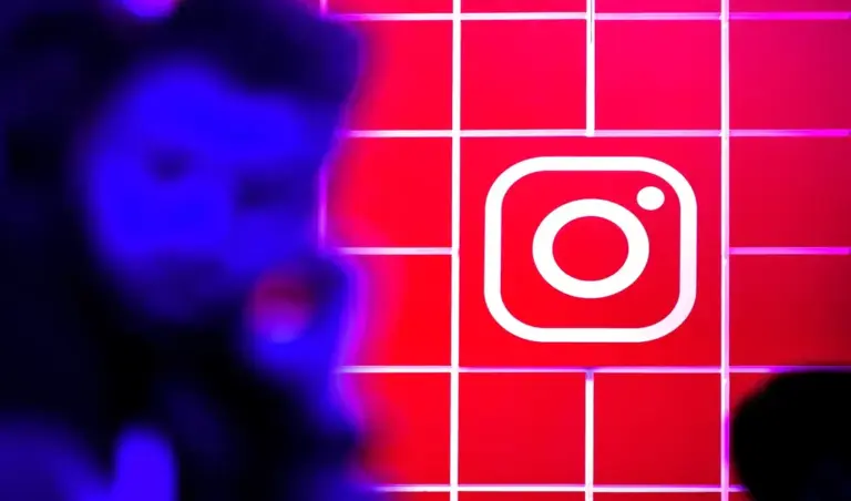 FOTOGRAFÍA. COLONIA (ALEMANIA), 21 DE AGOSTO DE 2019. Las redes sociales de Meta Instagram y Facebook vuelven a la normalidad. Detalle de una imagen que muestra el logotipo de Instagram en la convención de juegos de Gamescom en Colonia, Alemania. Efe